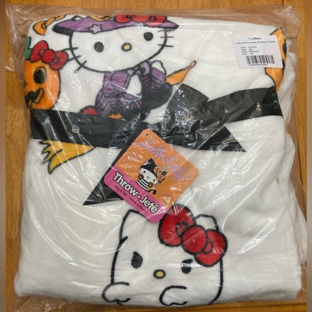 Hello Kitty Halloween Blanket - White and Black Ghost Witch - Picture 1 of 5